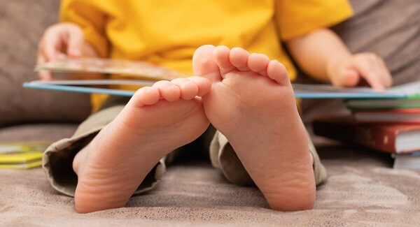 Dấu hiệu và cách điều trị bệnh bàn chân bẹt ở trẻ