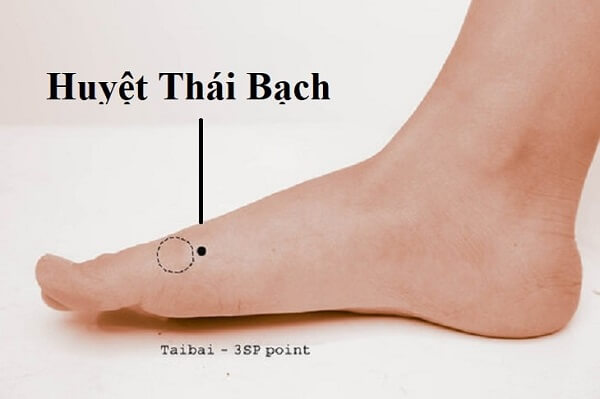 Bị đau lòng bàn chân, cách massage bấm huyệt giảm đau