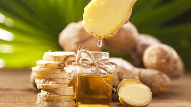 Massage và tắm nước gừng cho trẻ, bác sĩ cảnh báo nguy hiểm